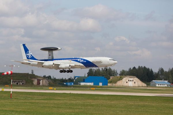  Lietuvos karo aviacijos šimtmetis Šiauliuose sutraukė dešimtis tūkstančių žiūrovų