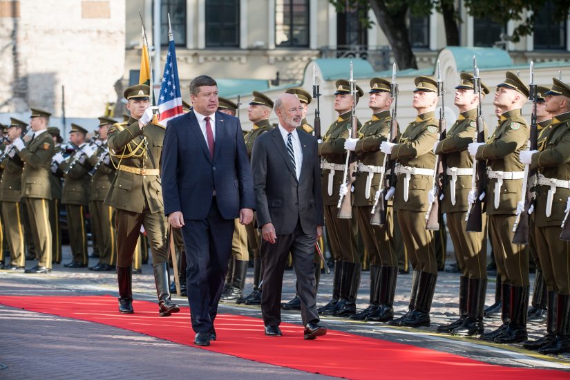 Krašto apsaugos ministras R. Karoblis: „Bendradarbiavimas su Pensilvanijos nacionaline gvardija šiandien yra kaip niekad aktualus“