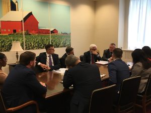  Krašto apsaugos viceministras V. Umbrasas: „Baltijos šalių saugumas yra glaudžiai susijęs su strategine partneryste su JAV“