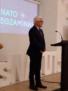  Krašto apsaugos ministerijoje apdovanoti NATO egzamino  nugalėtojai