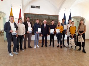  Krašto apsaugos ministerijoje apdovanoti NATO egzamino  nugalėtojai