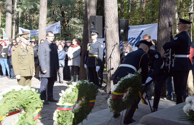  Panerių memoriale pagerbtas Lietuvos žydų genocido aukų atminimas