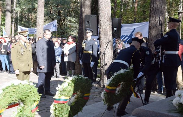  Panerių memoriale pagerbtas Lietuvos žydų genocido aukų atminimas