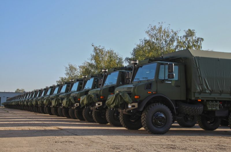 Lietuvos kariuomenei perduota 110 naujų sunkvežimių „Unimog“
