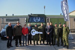  Lietuvos kariuomenei perduota 110 naujų sunkvežimių „Unimog“