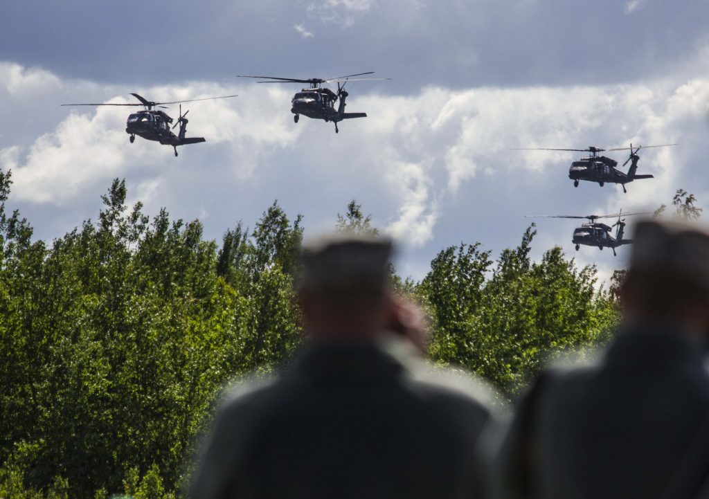 Lietuvos kariuomenė apsisprendė dėl naujų karinių sraigtasparnių UH-60M „Black Hawk“ įsigijimo