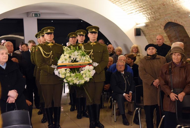  Atsisveikinama su paskutiniuoju okupacinei sovietų valdžiai aktyviai besipriešinusiu Lietuvos partizanu dim. vyr. ltn. Antanu Kraujeliu-Siaubūnu