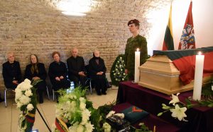  Atsisveikinama su paskutiniuoju okupacinei sovietų valdžiai aktyviai besipriešinusiu Lietuvos partizanu dim. vyr. ltn. Antanu Kraujeliu-Siaubūnu