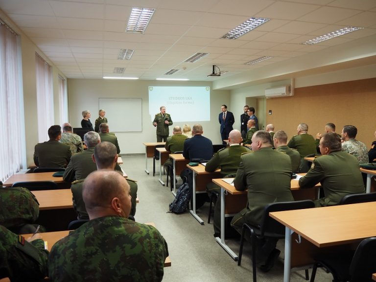 Karo akademijos magistrantūros studijos karininkams padės siekti profesinės karjeros