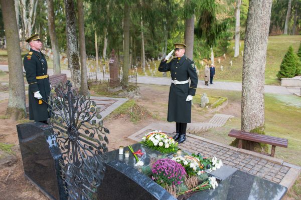 Vėlinių ceremonija, pagerbiant žuvusius Lietuvos gynėjus, nusipelniusius Lietuvai žmones