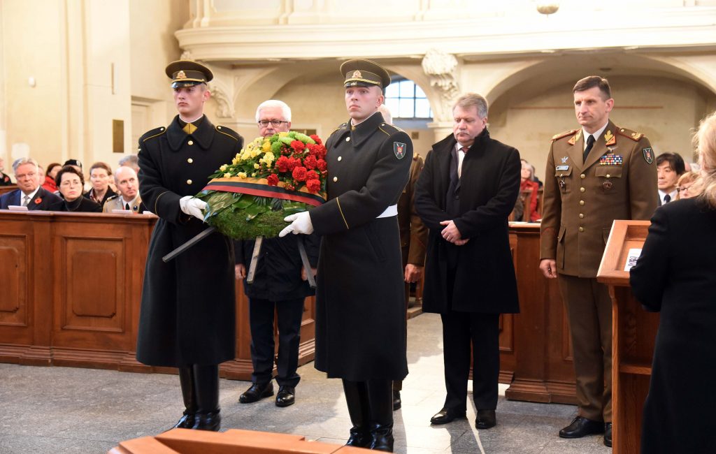 Vilniuje pagerbtas pasaulinių karų, smurto ir terorizmo aukų atminimas