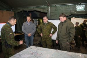  Krašto apsaugos ministras Pabradėje aplankė NATO karius
