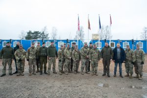  Krašto apsaugos ministras Pabradėje aplankė NATO karius