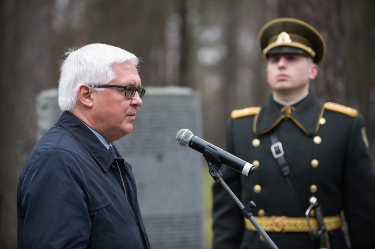  Vilniuje paminėta Vokietijos tautinio gedulo diena, pagerbtos Pirmojo ir Antrojo pasaulinių karų aukos