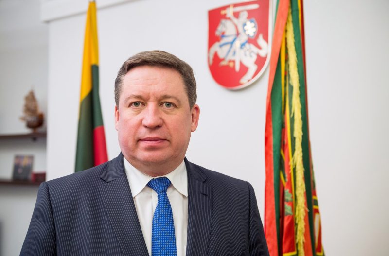 Krašto apsaugos ministras R. Karoblis išvyksta vizito  į Švediją