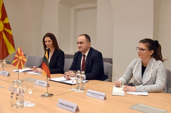  Krašto apsaugos viceministras V. Umbrasas: „Lietuva  džiaugiasi Šiaurės Makedonijos siekiu tapti visateise NATO ir Europos Sąjungos nare“