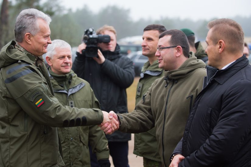 Prezidentas ir krašto apsaugos viceministrai  lankėsi Pabradės poligone