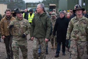 Prezidentas ir krašto apsaugos viceministrai  lankėsi Pabradės poligone