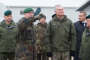  Prezidentas ir krašto apsaugos viceministrai  lankėsi Pabradės poligone