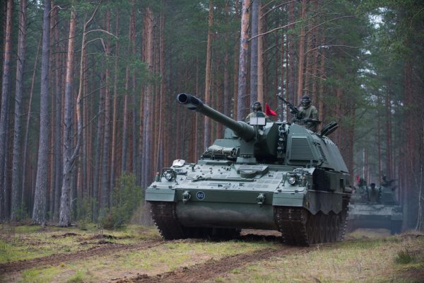  Prezidentas ir krašto apsaugos viceministrai  lankėsi Pabradės poligone