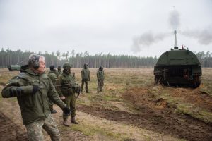  Prezidentas ir krašto apsaugos viceministrai  lankėsi Pabradės poligone