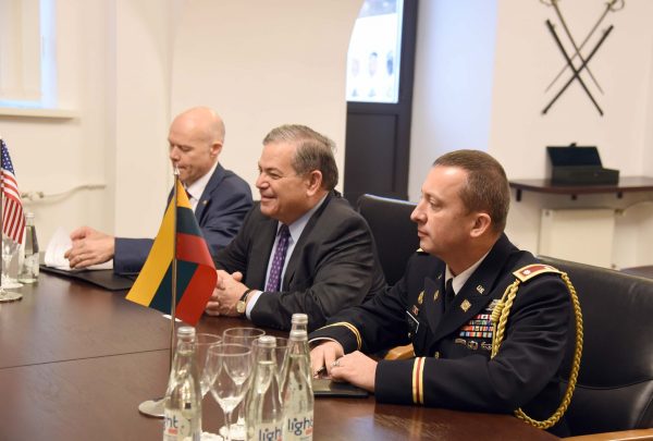  Krašto apsaugos viceministras E. Misiūnas su JAV Sausumos pajėgų sekretoriaus pavaduotoju aptarė pagrindinius dvišalius projektus ir įsigijimus