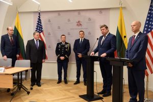  Krašto apsaugos viceministras E. Misiūnas su JAV Sausumos pajėgų sekretoriaus pavaduotoju aptarė pagrindinius dvišalius projektus ir įsigijimus