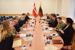  Lietuvos ir Danijos gynybos ministrai Šiauliuose pabrėžė dvišalio stiprinimo svarbą