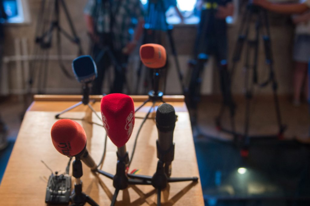 Krašto apsaugos ministerija stabdo pateiktų įstatymų projektų derinimą