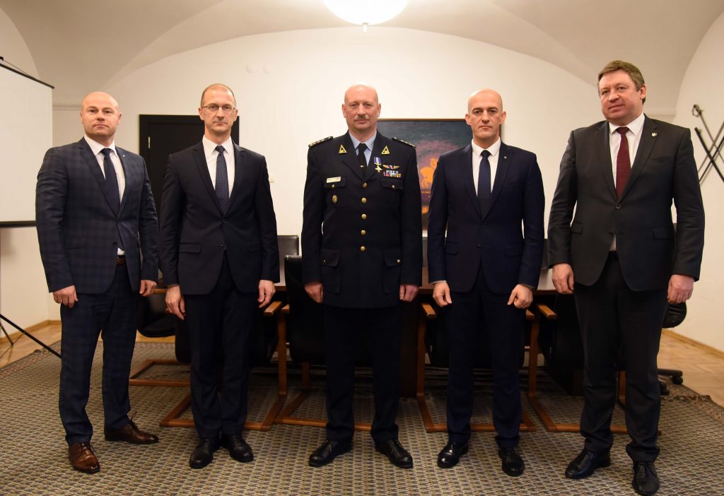 Specialiųjų tyrimų tarnyba apdovanojo Lietuvos karininkus už pagalbą tiriant korupciją