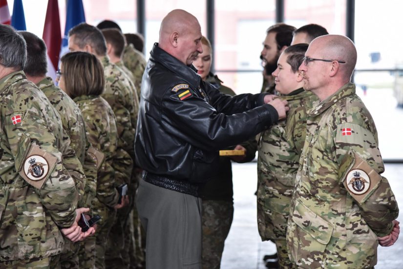 Išlydėti NATO oro policijos misiją Baltijos šalyse baigę Danijos kariai, misiją toliau tęsia  Belgijos kariai
