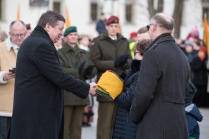  Minint Lietuvos vėliavos dieną Gedimino pilies bokšte iškelta trispalvė
