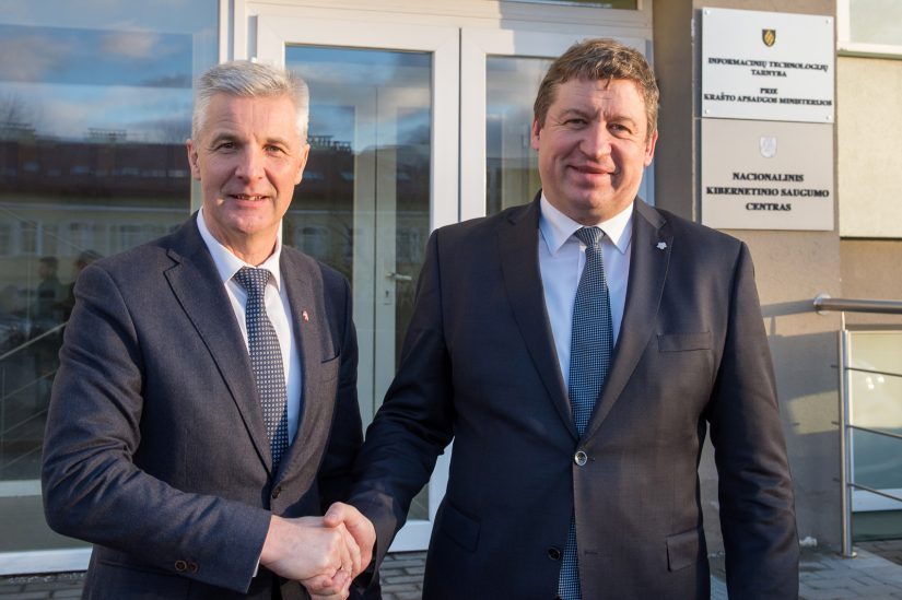 Lietuvos ir Latvijos gynybos ministrai aptarė regioninio saugumo aktualijas