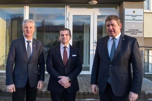  Lietuvos ir Latvijos gynybos ministrai aptarė regioninio saugumo aktualijas