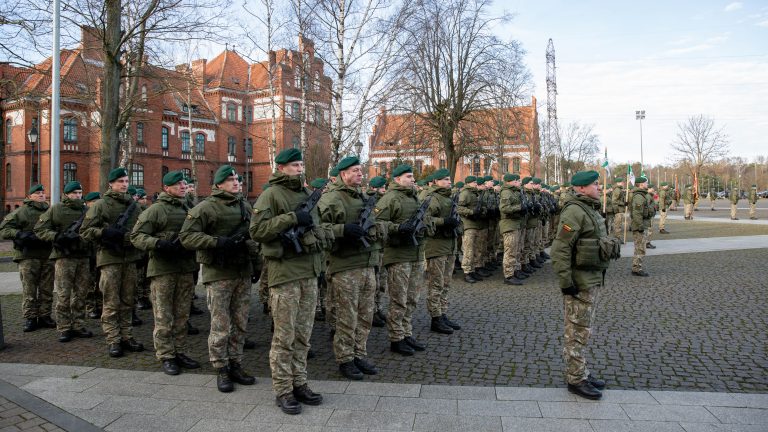  Krašto apsaugos ministras R. Karoblis: „Linkiu visiems „Žemaitijos“ brigados kariams pateisinti vardą, gautą pagerbiant kovinę žemaičių dvasią ir ryžtą“