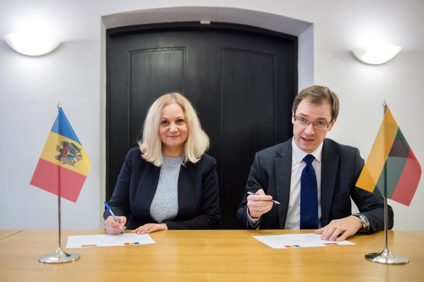 Aptartas Lietuvos ir Moldovos dvišalis karinis bendradarbiavimas