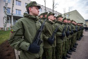  Švęsdami Lietuvos valstybės atkūrimo dieną Karo akademijoje prisiekė jaunesniųjų karininkų vadų mokymų klausytojai
