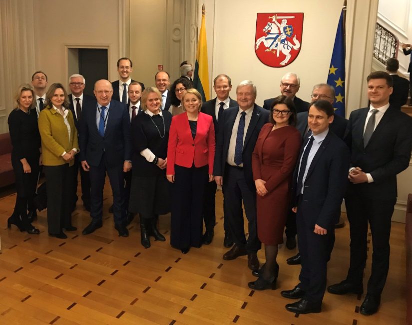 Viceministras Vytautas Umbrasas su ES institucijų atstovais Briuselyje aptarė ES gynybos aktualijas
