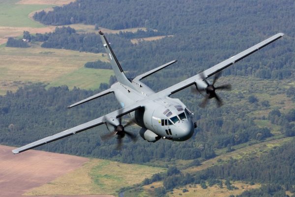 Lietuvos kariuomenės karinių oro pajėgų orlaivis „Spartan“ iš Belgijos pargabeno koronaviruso tyrimams reikalingas medžiagas