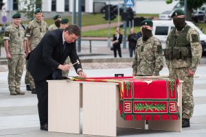  Kunigaikščio Margirio pėstininkų batalionui įteikta kovinė vėliava
