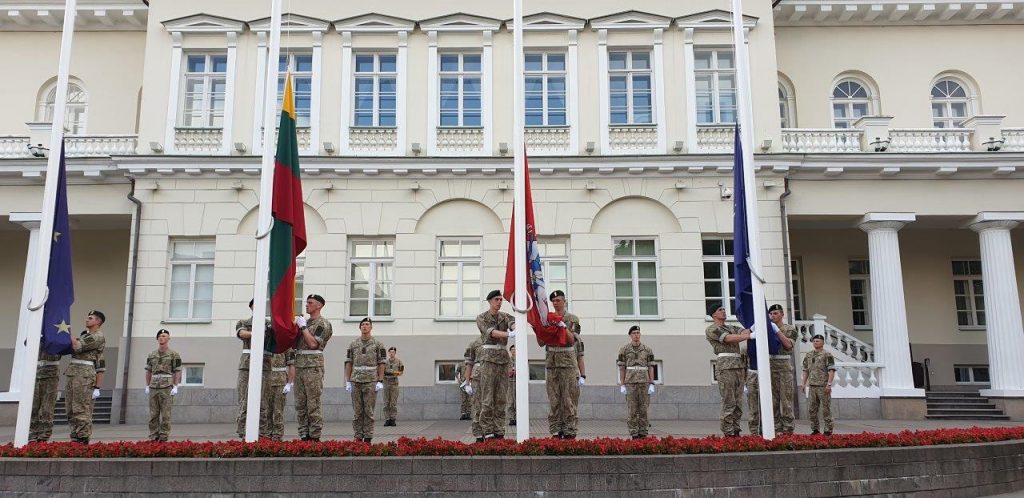Sekmadienį vyksiančią vėliavų keitimo ceremoniją prie LR Prezidentūros atliks šauktiniai