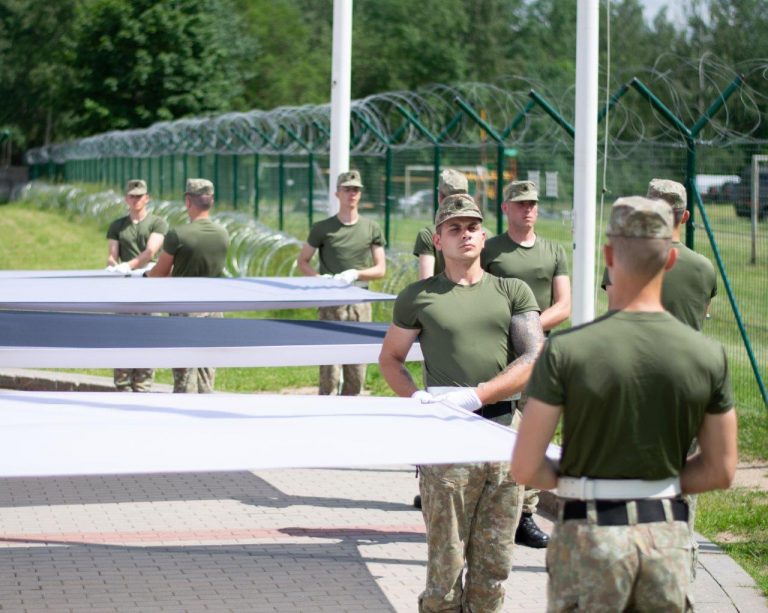  Sekmadienį vyksiančią vėliavų keitimo ceremoniją prie LR Prezidentūros atliks šauktiniai