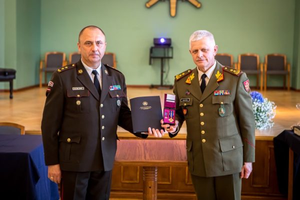  Baltijos gynybos koledžo naująjį komendantą pasveikino Lietuvos krašto apsaugos viceministras