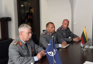  Krašto apsaugos ministras aptarė su NATO vadavietės Brunsume vadu atgrasymo ir gynybos regione stiprinimą