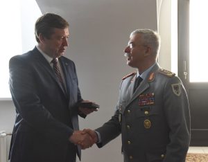  Krašto apsaugos ministras aptarė su NATO vadavietės Brunsume vadu atgrasymo ir gynybos regione stiprinimą