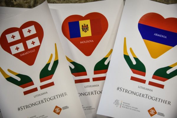  Krašto apsaugos ministras R. Karoblis su Armėnijos gynybos ministru aptarė Lietuvos pagalbos Armėnijai ir dvišalio bendradarbiavimo klausimus