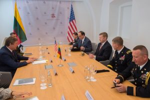  Krašto apsaugos ministras R. Karoblis: „JAV pajėgos Lietuvoje yra itin reikšmingas atgrasymo veiksnys, prisidedantis  prie NATO vykdomų pastangų Baltijos regione“