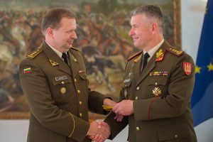  Lietuvos kariuomenės gretas papildė penki pulkininkai