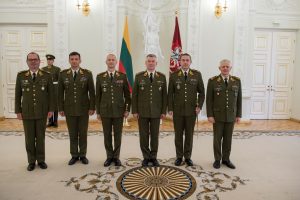  Prezidentas dviem karininkams suteikė generolo laipsnius