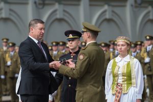  Karo akademijos absolventas ltn. Lukas Gorodeckas: „Tapęs karininku geriau suprasi ir dar labiau vertinsi, ką gavai studijų metu“